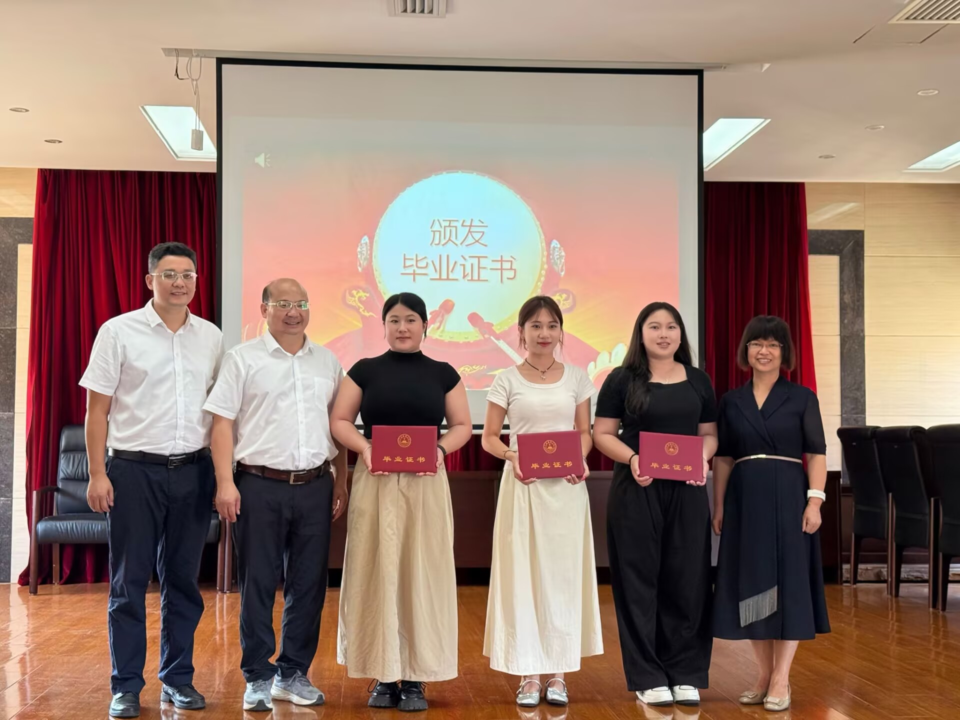 76507a54bd17324e978e6dfc05f6553c.jpg 英国上市公司365